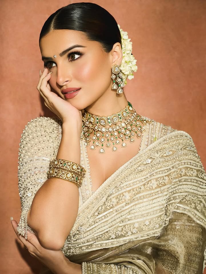  tarasutaria shines bright with Bobbi Browns Pink Glow Highlighter your secret to a soft, radiant bridal glow