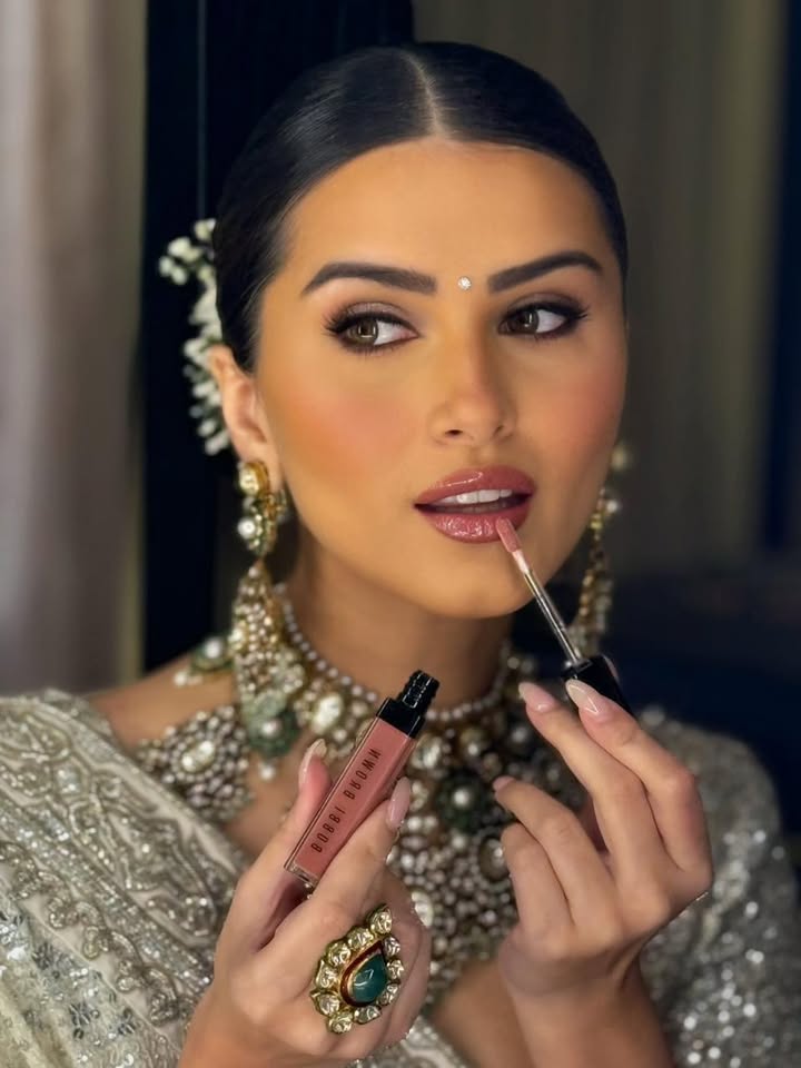 Make your big day unforgettable with bridal essentials Get inspired with tarasutaria glowing through the wedding season in...