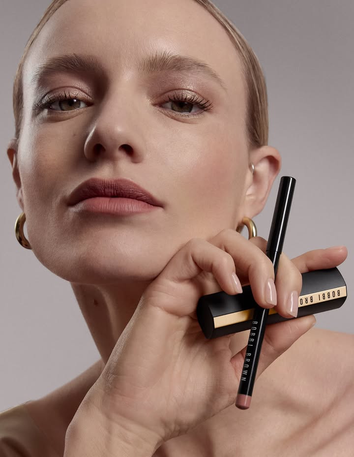 Discover the softer side of matte NEW Luxe Cashmere Matte Lipstick delivers an ultra matte finish with rich one swipe colo...