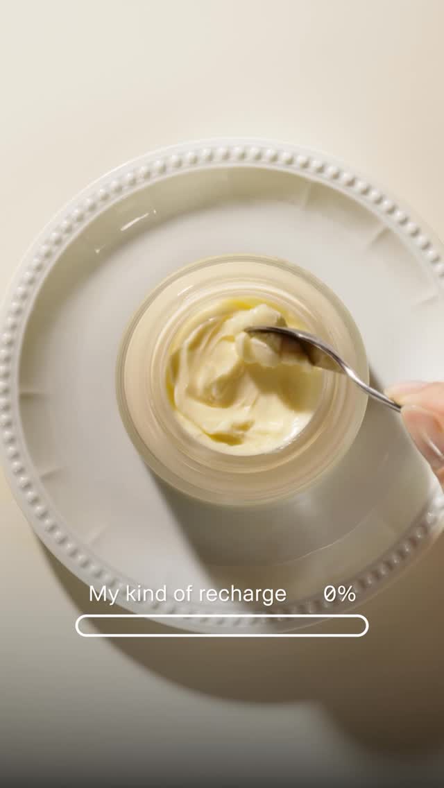 Discover the ultimate recharge that your skin deserves Powered by Vitamins B, C, and E, Vitamin Enriched Face Base helps r...