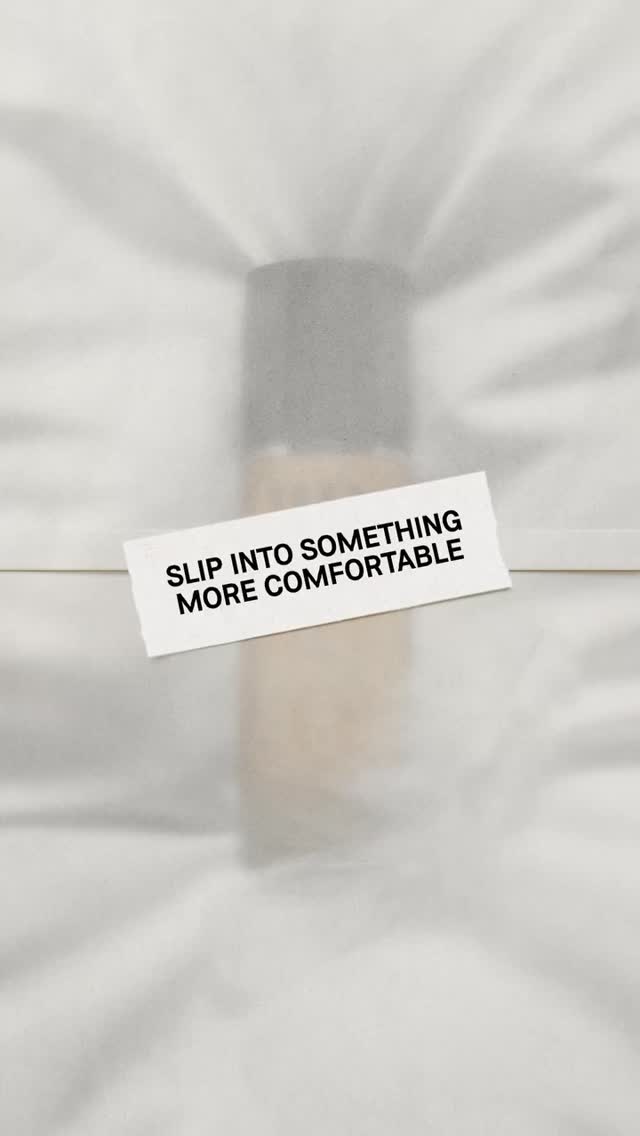 Your natural beauty, enhanced Weightless Skin Foundation SPF15 controls oil all day and delivers natural matte that fee...