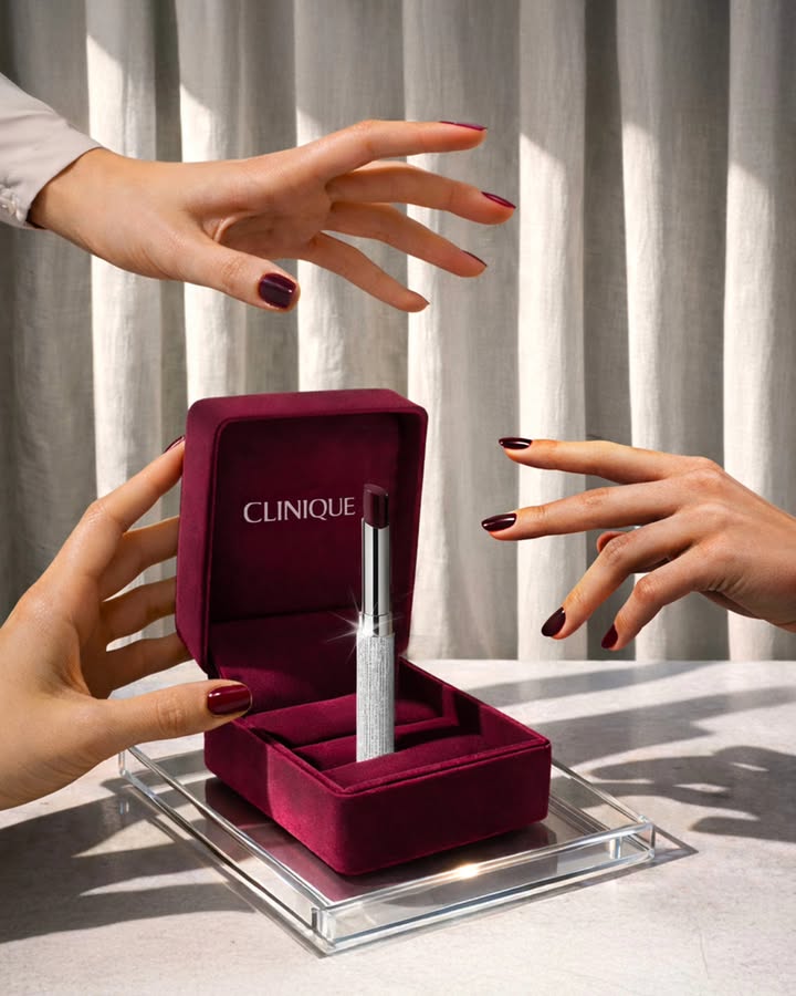 Ladies and gentlemen, her. Your favourite Black Honey now comes in a diamond studded pack