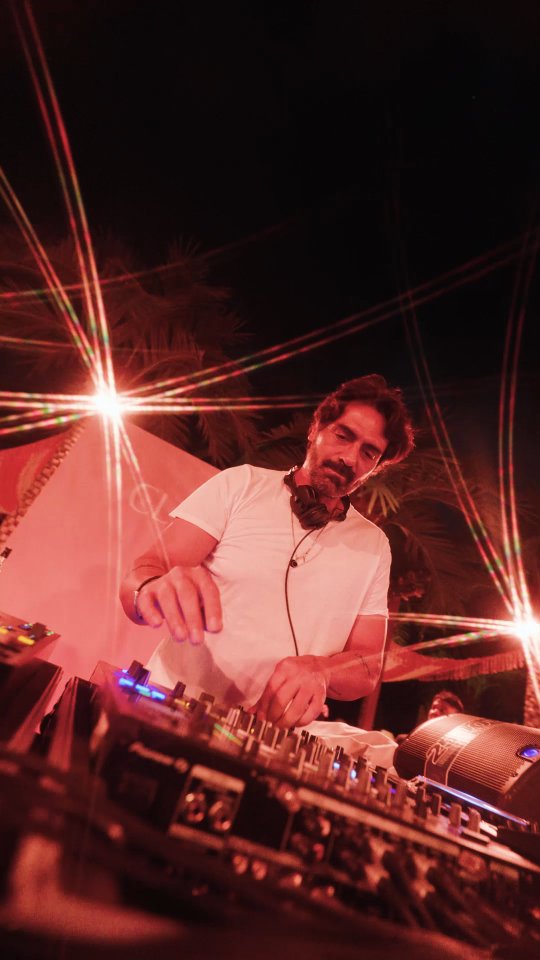 Bringing out the energy, rampal72 sets the tone on the decks at the Clinique Hydration Sundowner An evening for glow ...