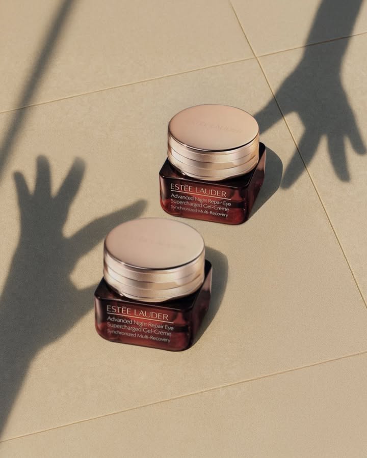The kind of eye contact we love Advanced Night Repair Gel Creme hydrates, repairs, and brightens tired under eyes
