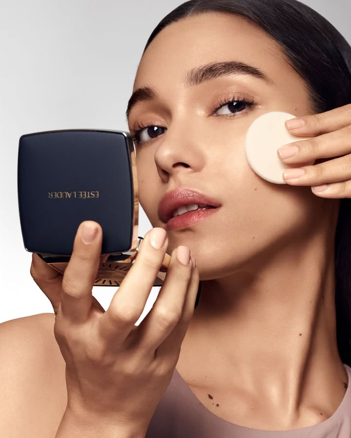 Weightless on the skin, powerful on the finish The Double Wear Stay in Place Matte Powder Foundation delivers breathabl...