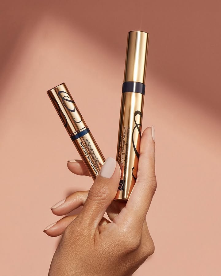 Sumptuous Extreme Mascara opens the eyes with unforgettable volume and beautiful lift. Shop now mynykaa