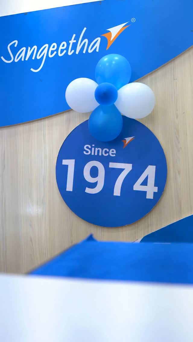 Bigg Boss fame and popular anchor actress Savithri graced the grand launch of Vivo FE at the Hyderabad store, adding star po...