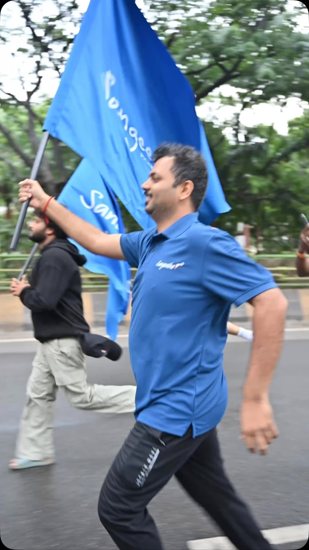 Jayanagar showed up. We ran, connected and explored whats new at Sangeetha