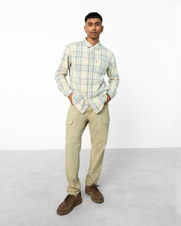 A linen state of mind. Soft, effortless, ready to own the day. New arrivals on Levi.in.