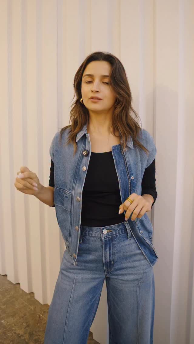  aliaabhatts pockets hold it all. Good thing our XL straight jeans come with extra roomy ones.