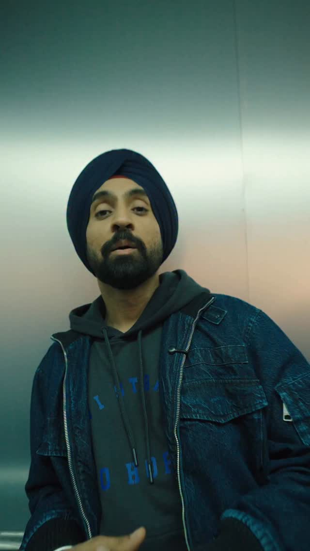  diljitdosanjh packs style wherever he goes. Levis Extra Baggy Jeans have the space for it all.