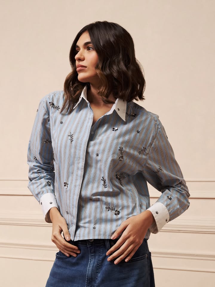 For occasions that call for a little something extra. An embellished top with fine details and a polished finish