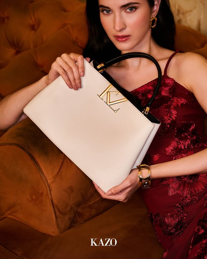 The secret to her spotlight Its in the bag, quite literally