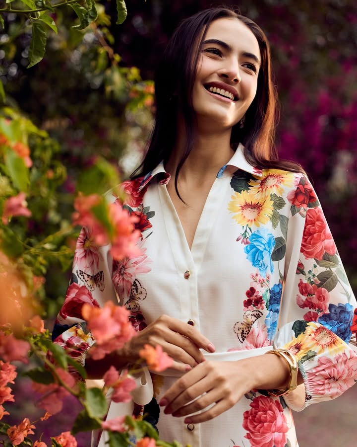 KAZO SS26 unfolds as a holiday escape, inspired by sun soaked days, relaxed getaways, and the calm rhythm of summer days ...