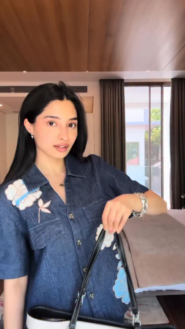 Fits everything you need and then some The KAZO tote, designed for style and space, ft