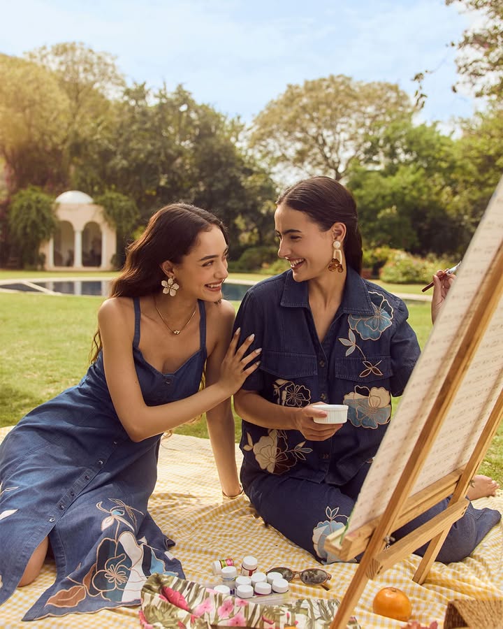 Painting the season in holiday moods, breezy silhouettes, and effortless style Tap on the link in bio to shop now ka...