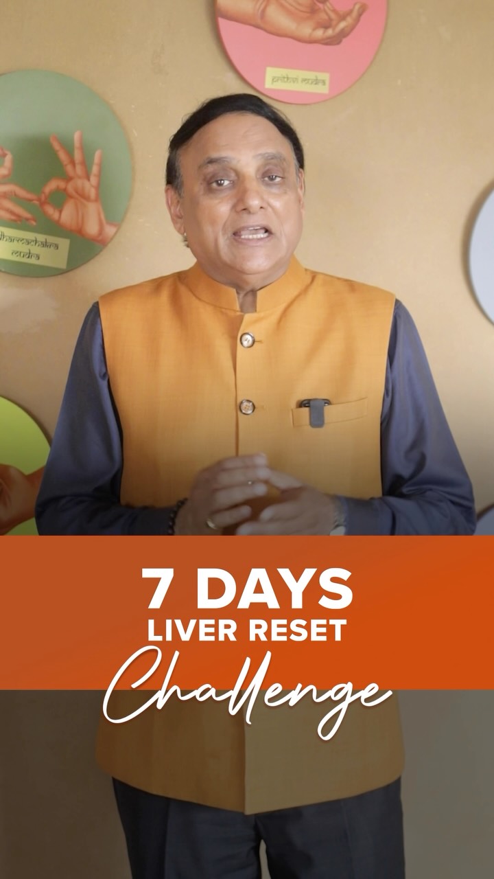 Ayurveda ke hisaab se paani peene ka sahi tareeka aapki digestion aur overall health ko support karta hai