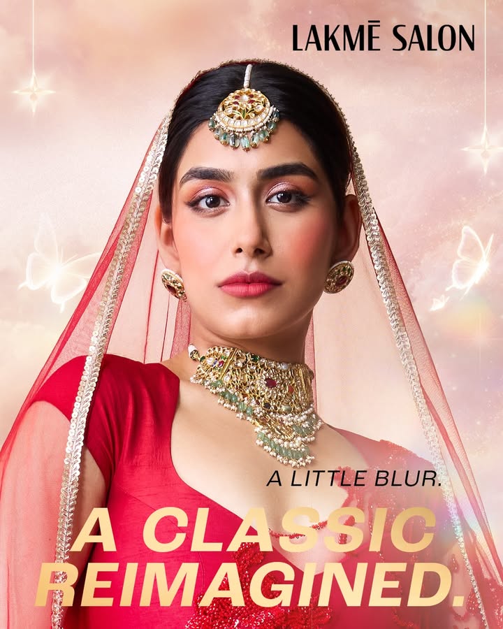 From the depth of a diffused crimson to the allure of sheen on her eyes, enter the world of the Timeless Red bride