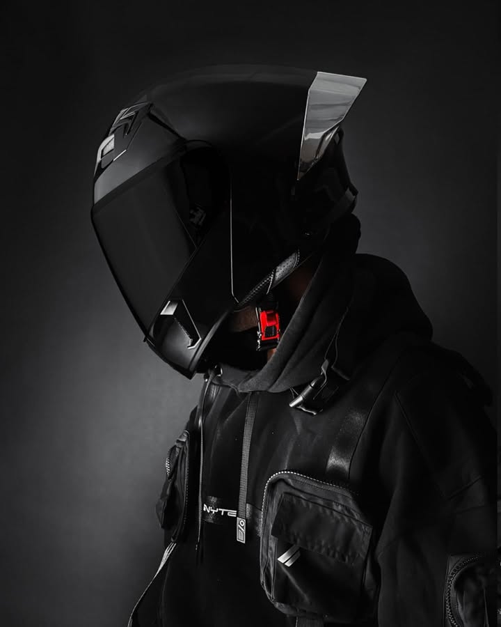 Gear up for the ultimate ride with the new SBA 20 Chrome Experience style and protection like never before