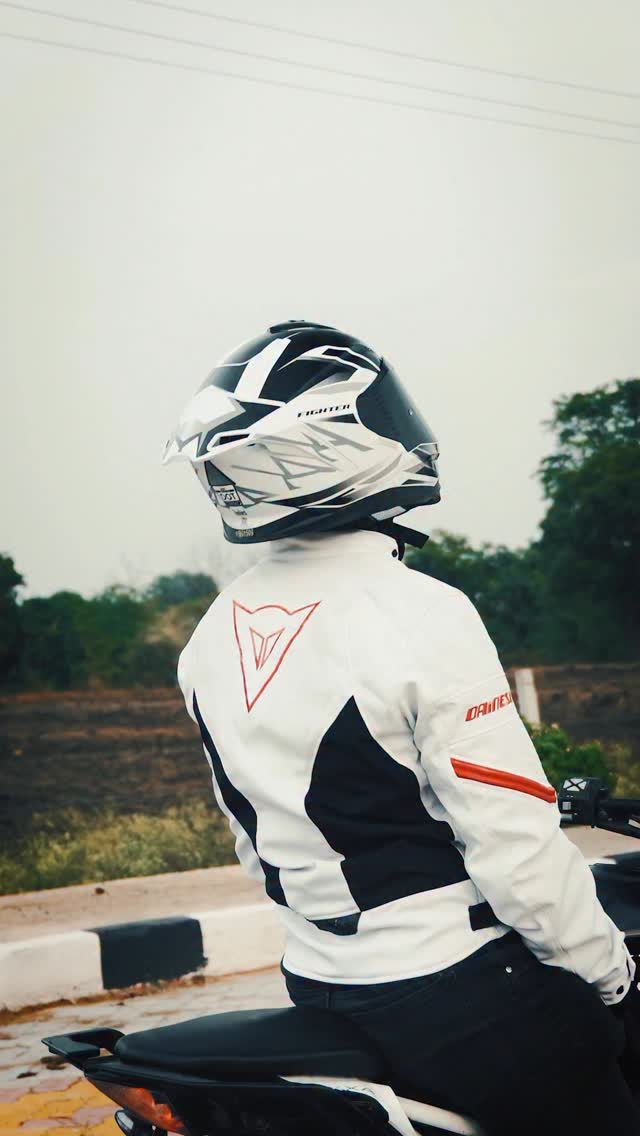 Built for speed, designed for safety the SBH 57 ISS FIGHTER F4 Ride with style, safety, and comfort SBH57 Fi...