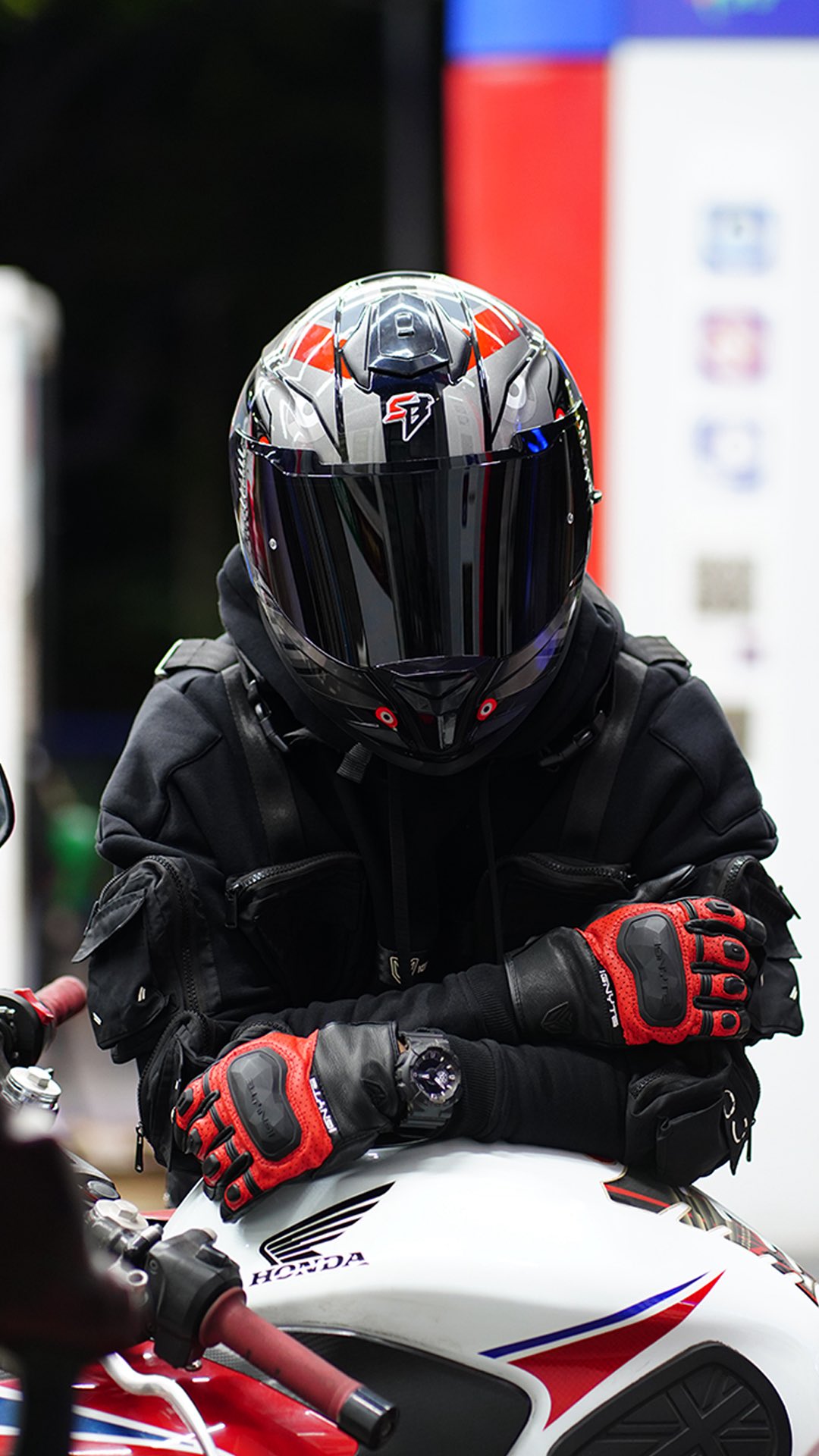  Get ready to ride in style The SBH 57 Fighter F8 combines bold design with superior protection. Ride smart, ride bold