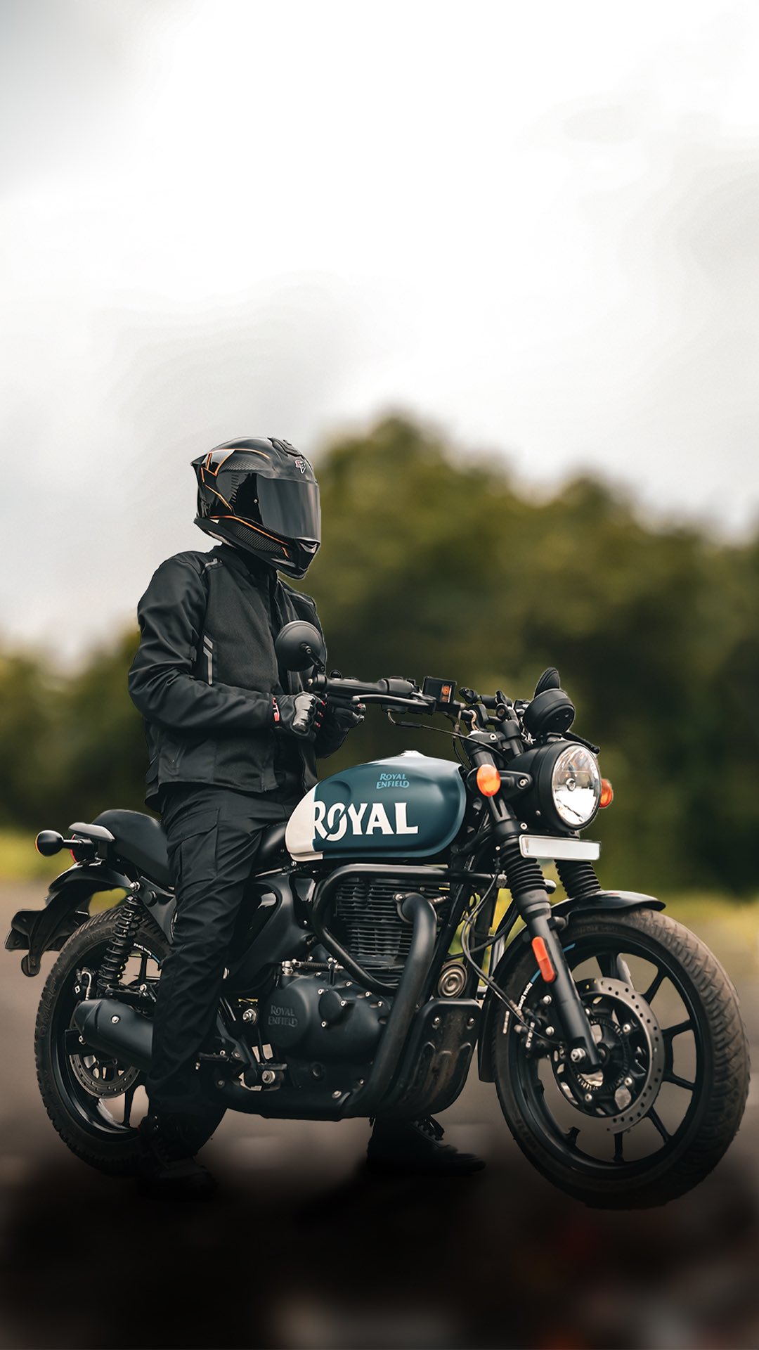  Experience the future of riding with the SBH 57 Fighter F1, a perfect blend of innovative design and exceptional per...