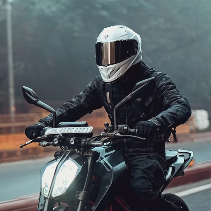 Rule the road with the SBH 61 SXE, where protection meets precision