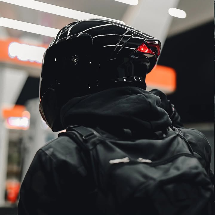 SBA 11 Tornado Lt Ride with style. Ride with safety. Integrated rear LEDs for a smarter ride