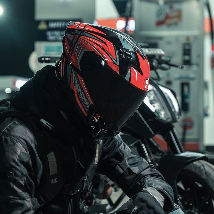 Unshakeable dominance on every ride, the SBA 11 Tornado T1 rules the road