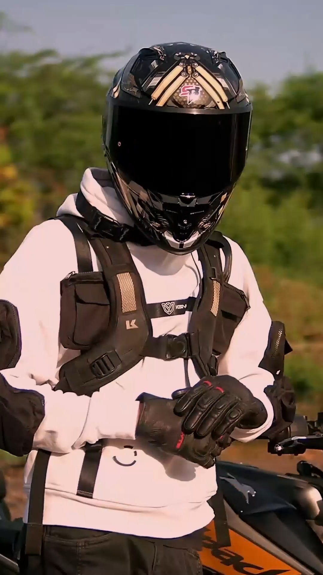 Dear Steelbird Family , Together we achieved almost 1 Crore helmet sales in last financial year 