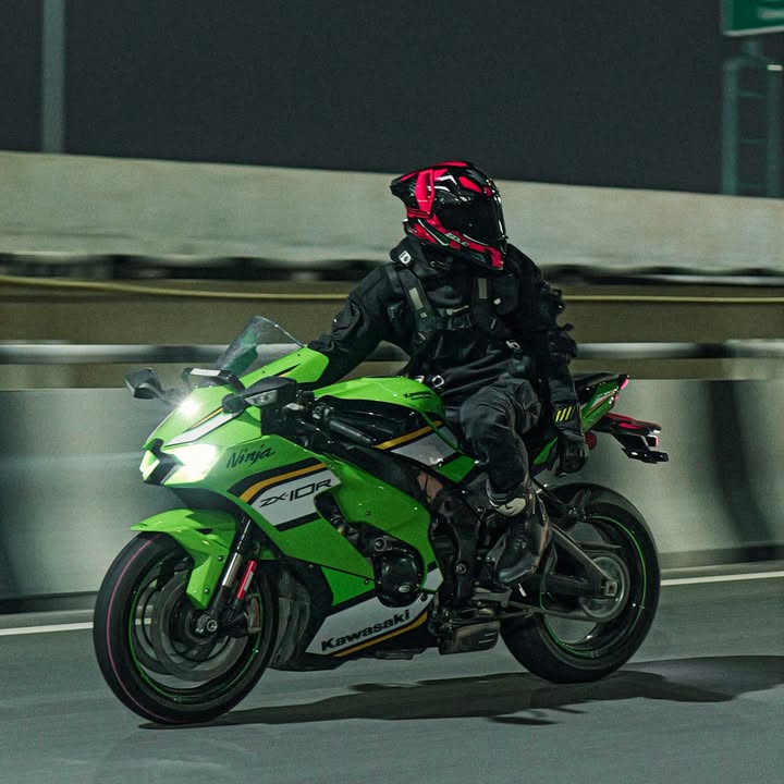 Discover the SBH 61 SXE, built for riders who demand style, comfort, and safety. Ride smart, ride SXE