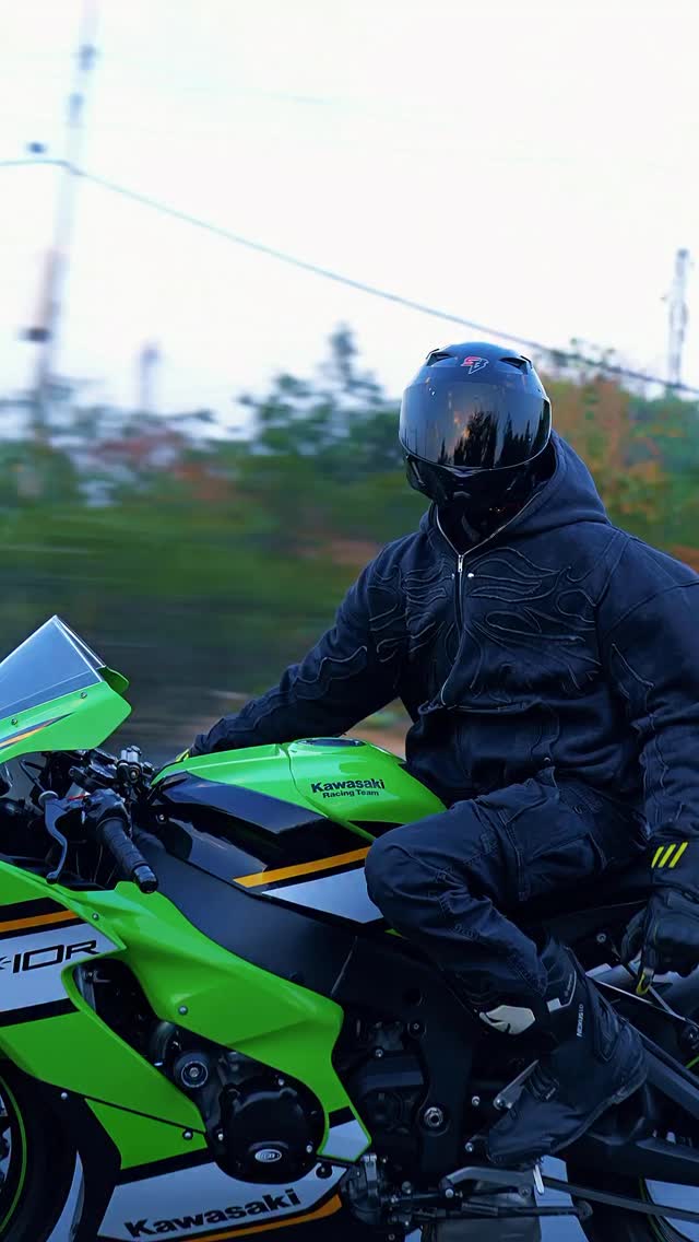 Unshakeable dominance on every ride, the SBA 11 Tornado LT rules the road