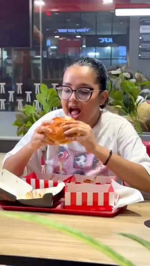 If youre wiping, youre doing the KFC Dunked Range wrong Kfc, kfc India, New launch, Dunked KFCIndia newlaunch s... , Mumbai , Tardeo