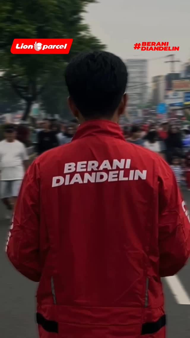 Di bawah langit, ia berjalan, Tanpa sorotan, tanpa panggilan