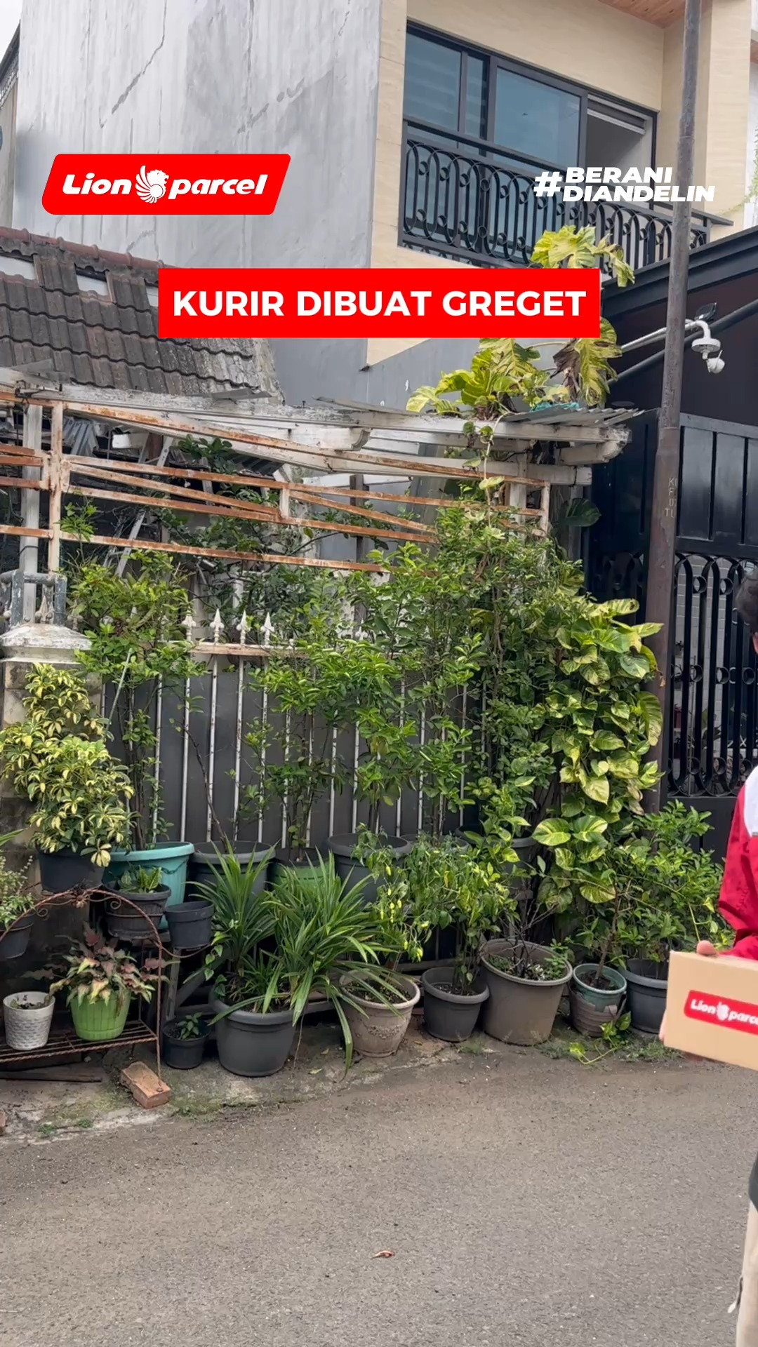 Kadang ada kalanya kita perlu minta bantuan sama orang lain ya guys . .....