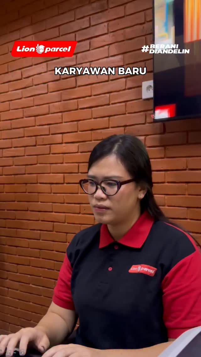 Hehehehee, ngga gitu juga kaliiii Untung ngga di packing kayuu yaaaa kak LionParcel BeraniDiandelin Ki...