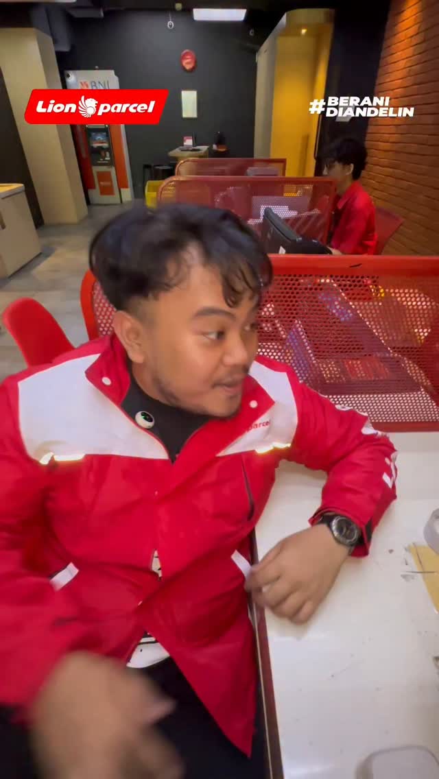Tenang, mimin tungguin deh mau kirim paket malem malem pun . LionParcel BeraniDiandelin Buka24Jam KirimPaket