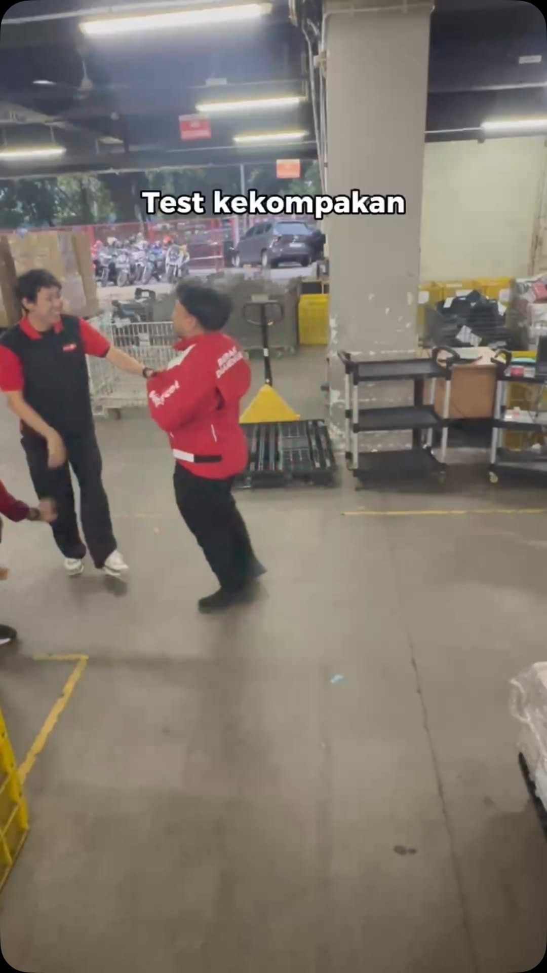 Kalo tim tuh harus kompak yaaaa LionParcel BeraniDiandelin TigaSekawan CeritaKurir Kompak