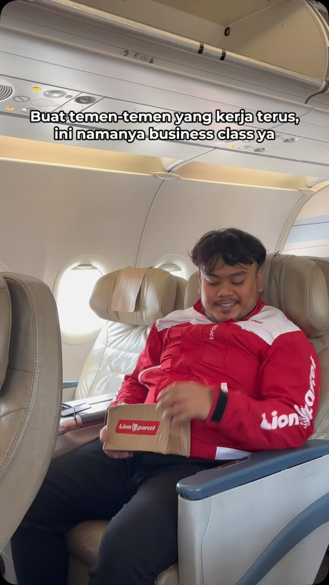 Selamat hari Senin LionParcel BeraniDiandelin CeritaKurir businessclass Jalanjalan