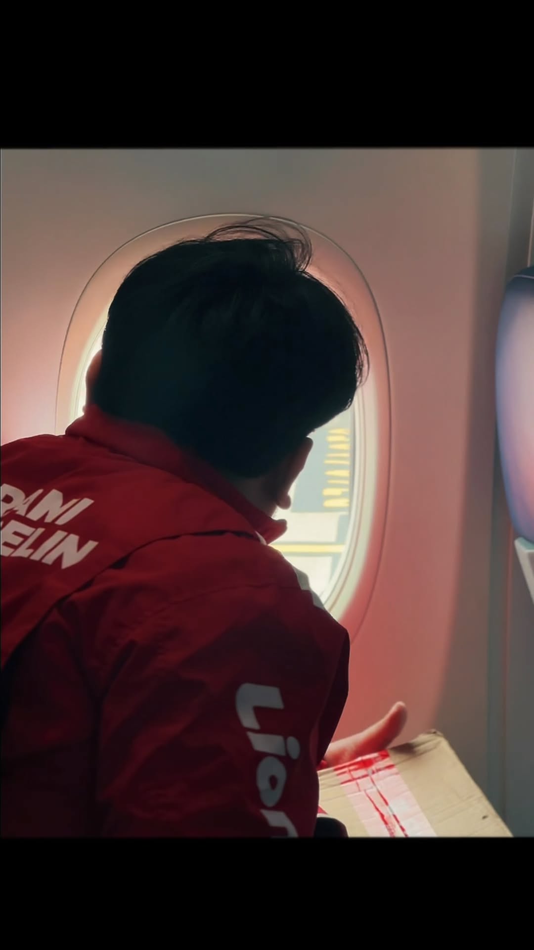 Akhirnya Bang Kurir sampai dengan selamat Sekarang, bisa kirim langsung dari Lion Parcel Malaysia Jom hantar...