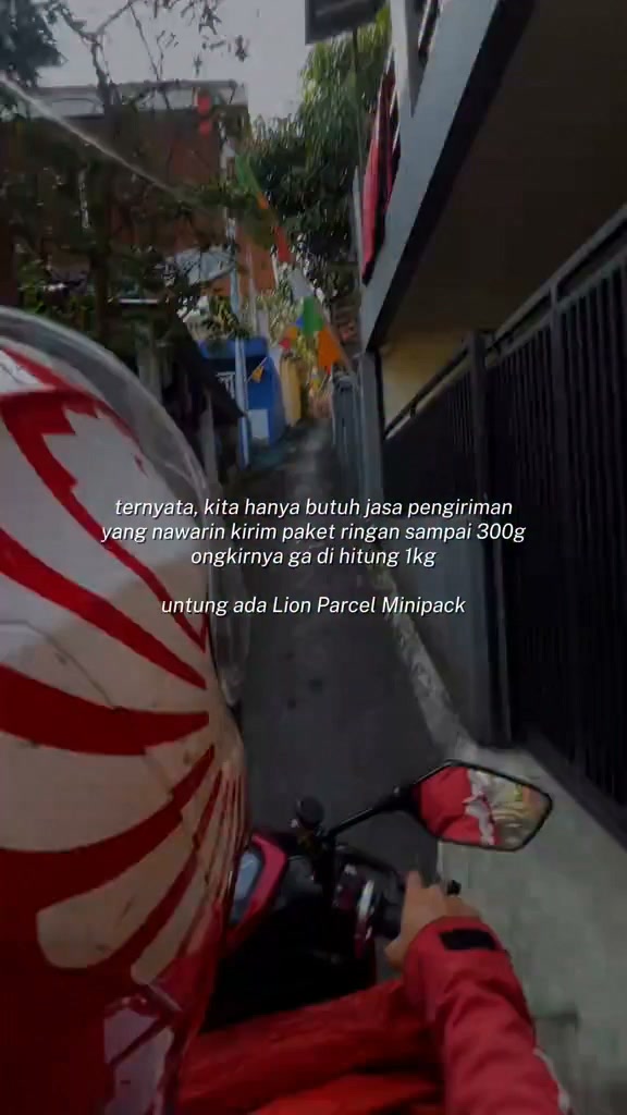 Kata siapa bahagiaku cuma kamu juga ada Lion Parcel Minipack kok, yang bisa kirim paket ringan sampai 300g, ongkirnya ngga...