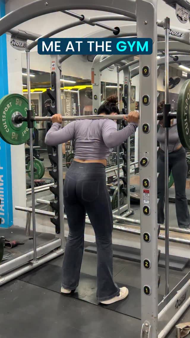 My spine be living a double life . . . gymrat gymjunkie relatable gymhumour funnyreels gymrelatable fyp explore