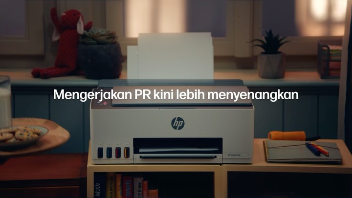 Mengerjakan pekerjaan rumah kini menjadi lebih efisien dan menyenangkan dengan HP Smart Tank Printer