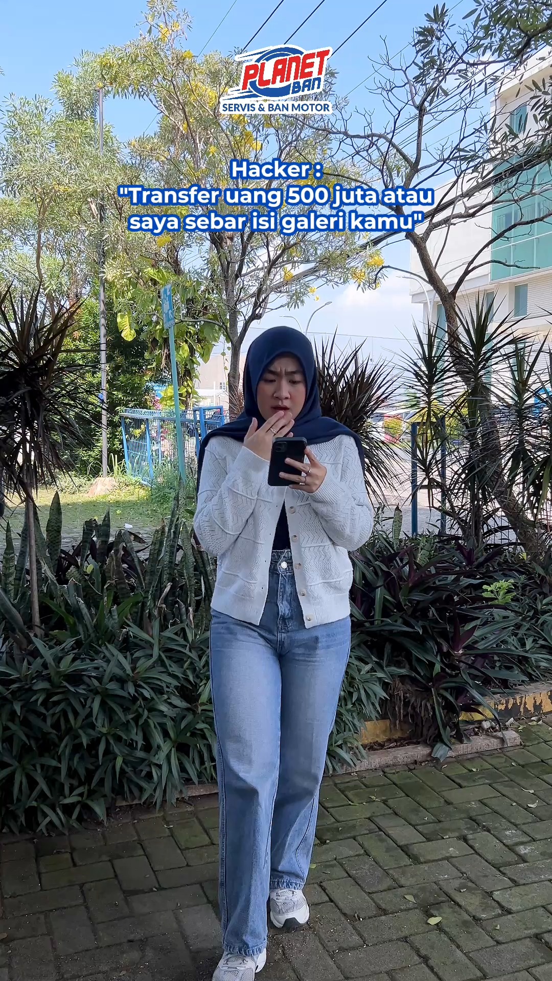 Hacker Mau bobol galeri si eneng ah..