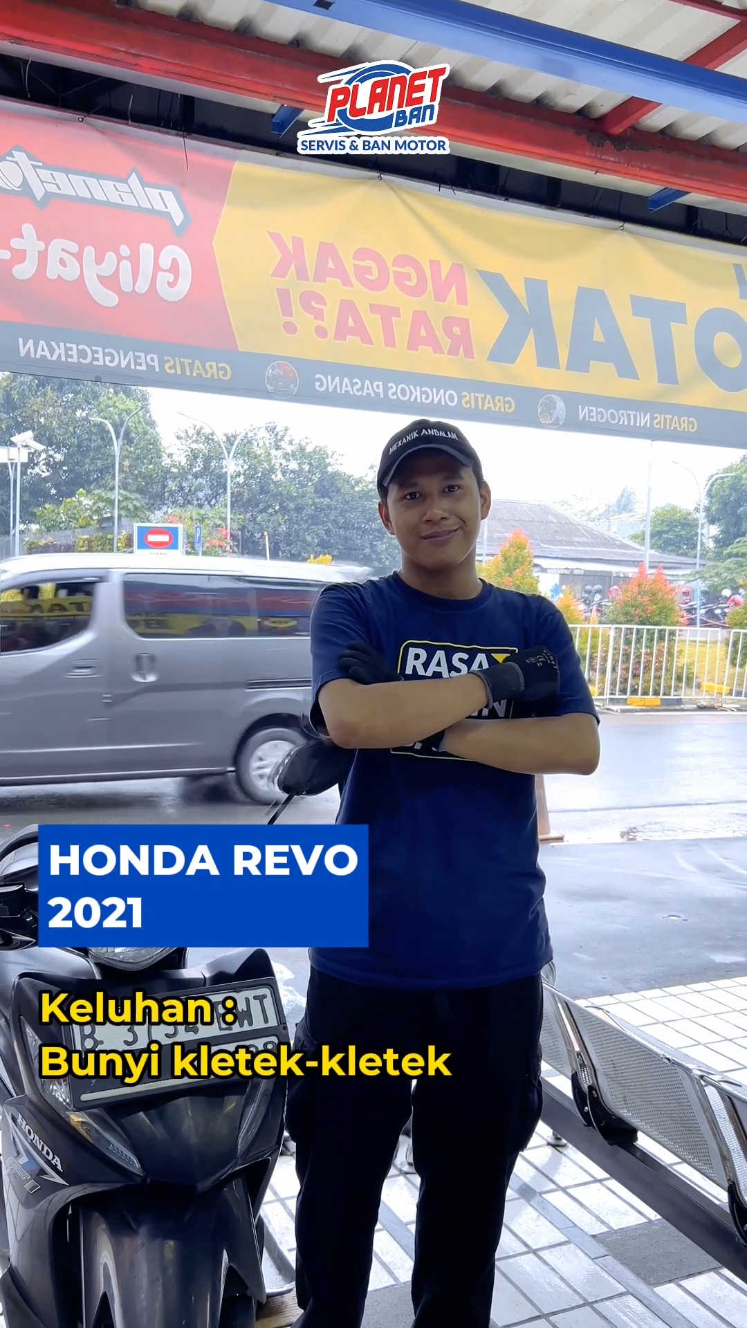Bang Net kedatangan pelanggan dengan motor bebek yang rantainya berisik Kira kira kenapa ya bisa begitu Padahal, ran...