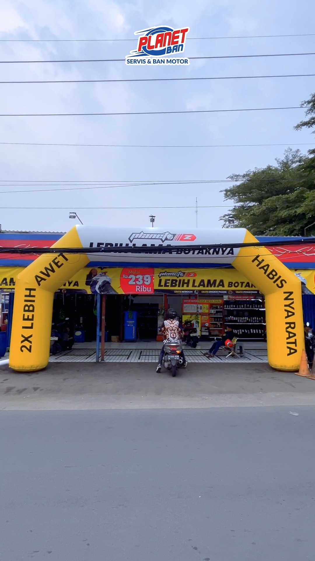 Emang ada apasih di Planet Ban Ternyata ada ban baru yaitu Planeto Zeneos Ban berkualitas yang habisnya rata, awet ...