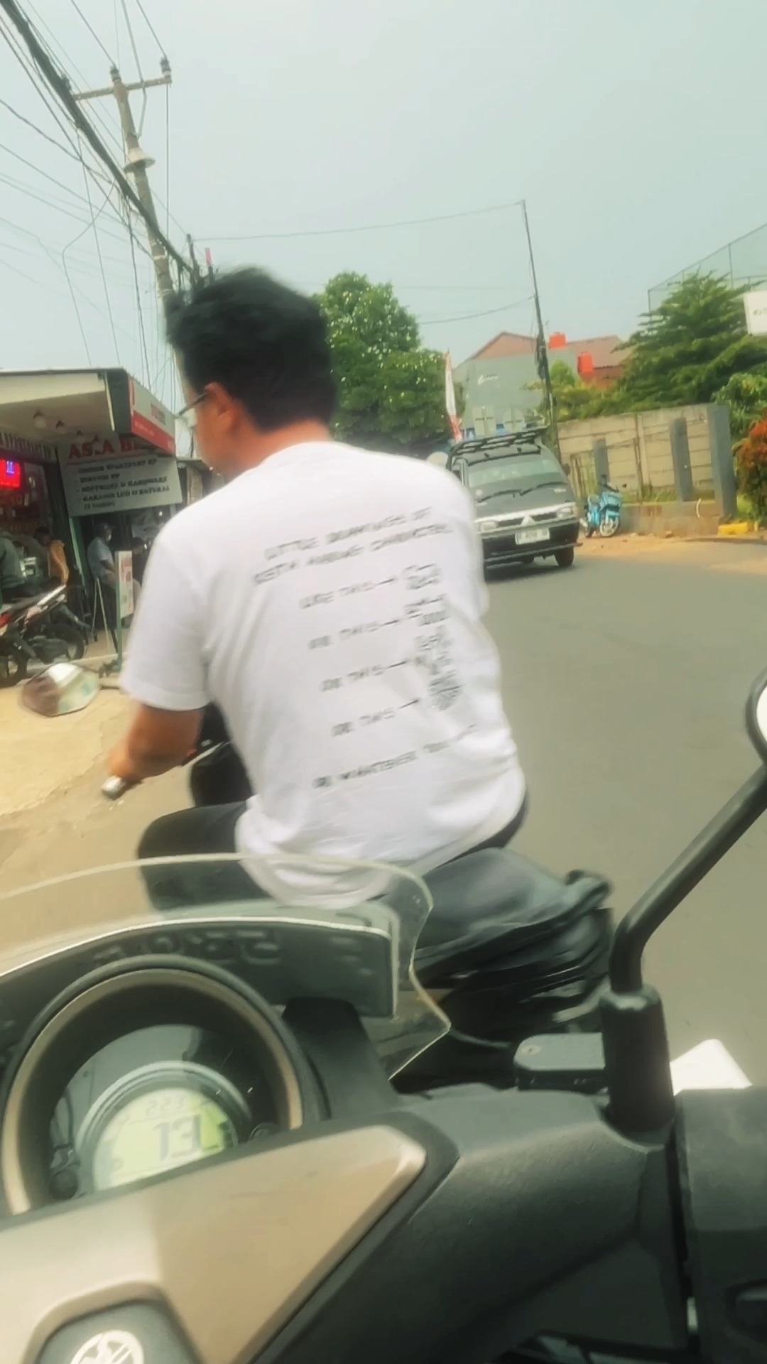 BAN UDAH TIPIS JANGAN DITUNDA BRO Planeters, udah cek ban motor belum Kalo udah tipis botak, mending langsun...
