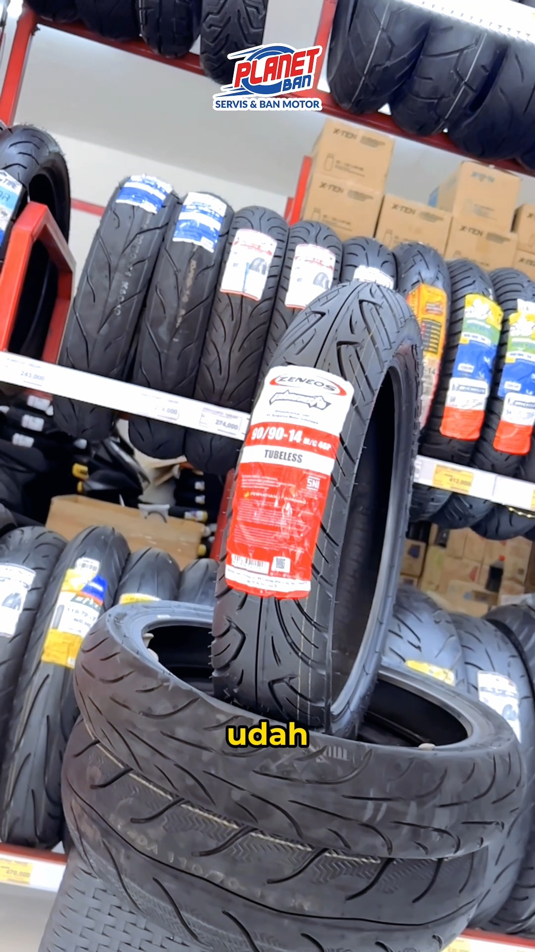 Sebelum liburan, jangan lupa bukan cuma isi bensin tapi juga cek ban motor kamu biar makin aman nyaman selama jalan jalan ...