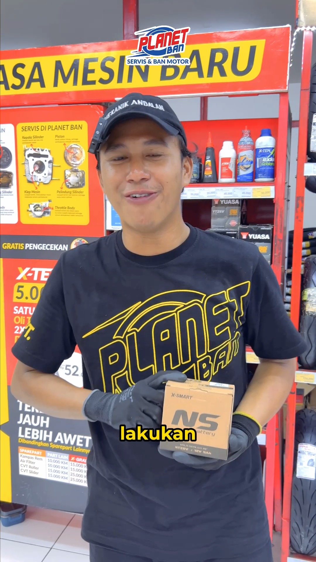 Cek kondisi aki motor biar gak gampang bermasalah karena Aki motor berfungsi sebagai penyuplai utama listrik motor untuk sta...
