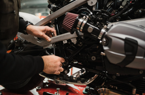 Salah satu hal yang sering luput dari perhatian pengguna motor matic adalah ganti V Belt. Padahal fungsinya sangat vital.